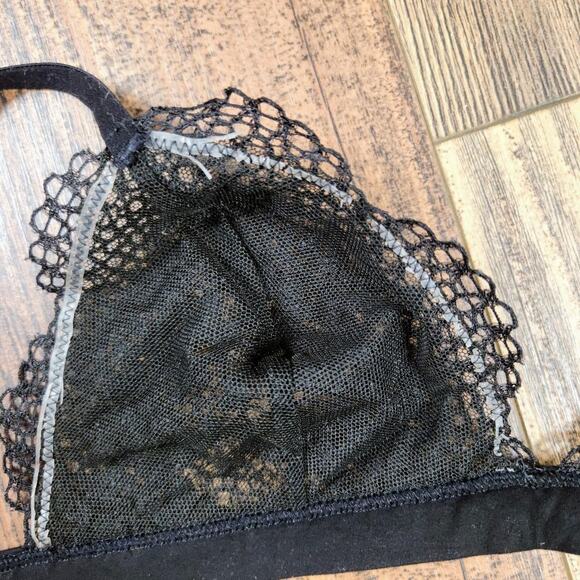 VICTORIA'S SECRET BLACK LACE BRALETTE - Picture 4 of 4